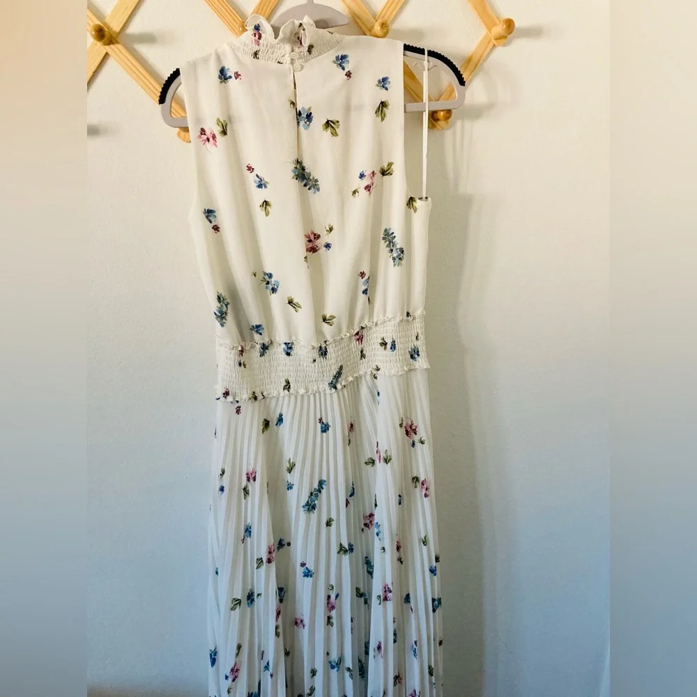 Gorgeous Vince Camuto Floral Dress - Picture 7 of 9